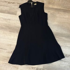 Long sleeve less Louis Vuitton in navy use to be uniform in good condition